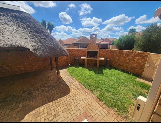 3 BEDROOM TOWNHOUSE FOR SALE IN MAGALIESKRUIN